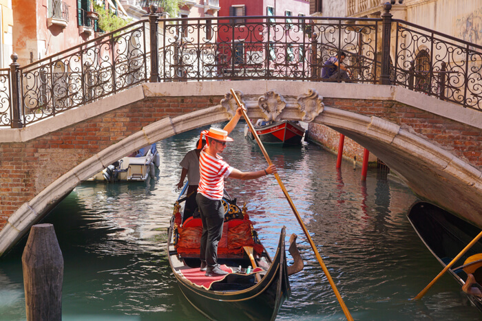 Venice gondola ride tours