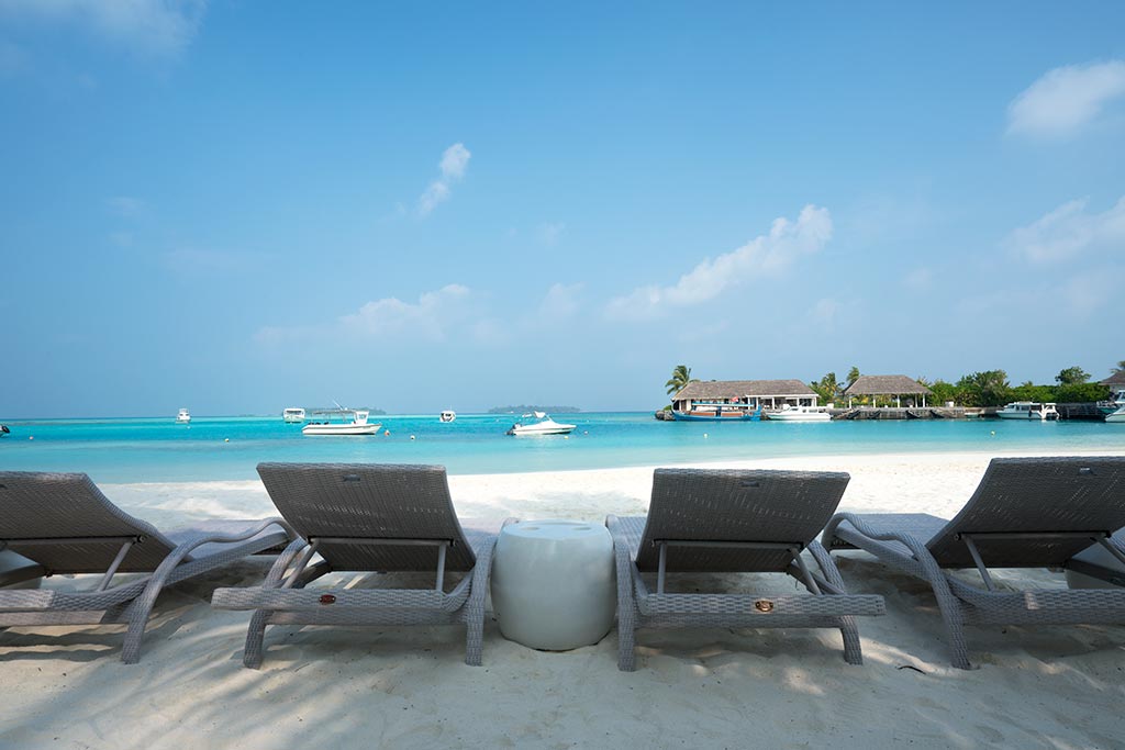 Travel to the Holiday Inn Maldives